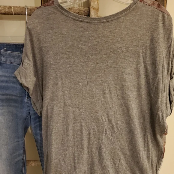 Zara Floral Short Sleeve Top - Gray and Brown - Picture 6 of 6